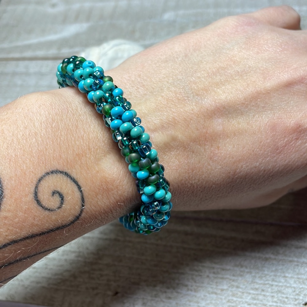 Aqua  crocheted bracelet - Picture 4 of 5